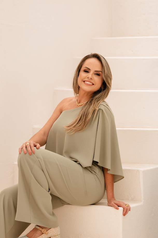 Dra. Aline Oliveira, médica especialista em tricologia e transplante capilar